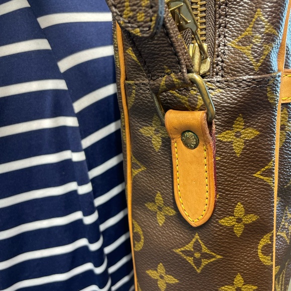 Gorgeous Auth Louis Vuitton Danube MM Crossbody Unisex EUC!!! - Picture 6 of 14